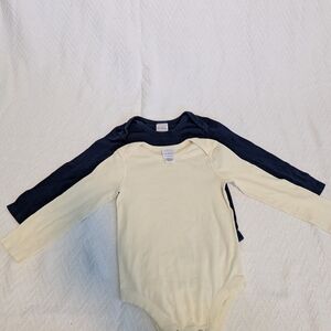 Hanna Andersson Ecru and Navy Bodysuit Set